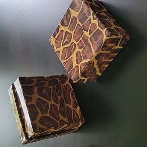Gift boxes 2 giraffe print.
